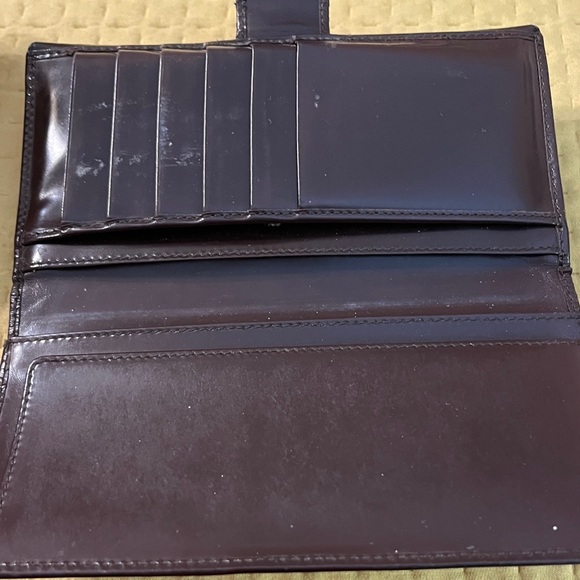Gucci leather wallet. 100% Authentic. PreLoved but still lots of life left. - Picture 11 of 16